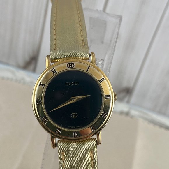 Vintage Swiss Quartz Gucci  Watch Roman Numeral Bezel Black Face Gold Strap - Picture 3 of 13